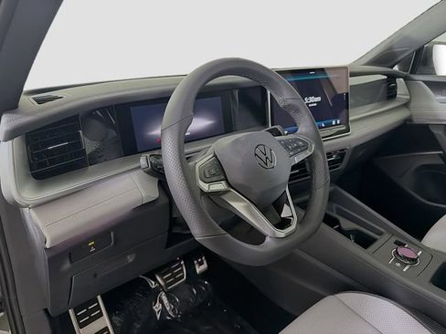 New 2026 Volkswagen Tiguan SE R-Line FWD image 9