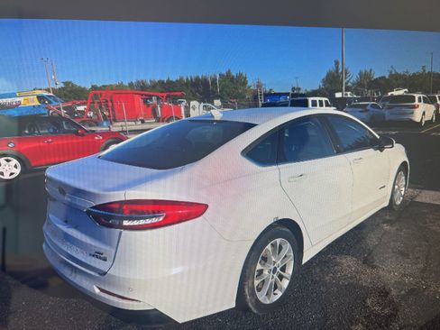 Used 2019 Ford Fusion SE image 22