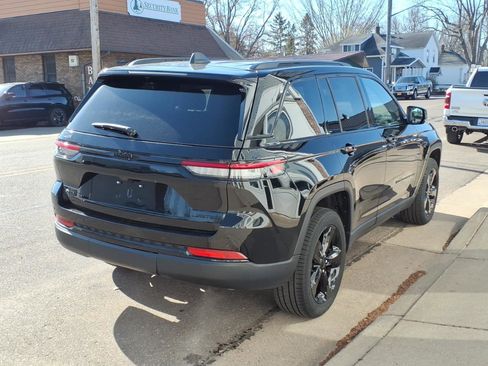 Used 2025 Jeep Grand Cherokee Limited w/ Black Appearance Package AWD/4WD image 5