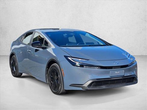 Used 2024 Toyota Prius LE image 3