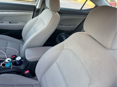 Used 2017 Hyundai Elantra SE w/ SE A/T Tech Package 03 image 8