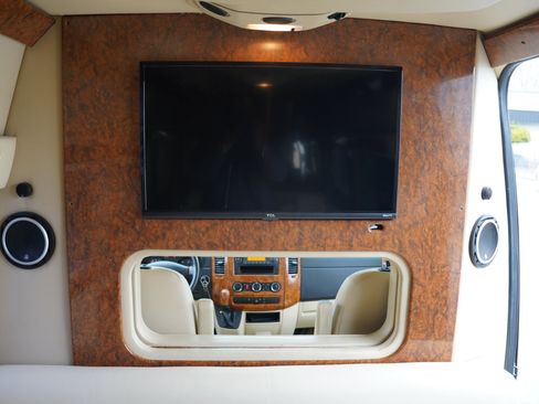 Used 2013 Mercedes-Benz Sprinter 2500 image 32