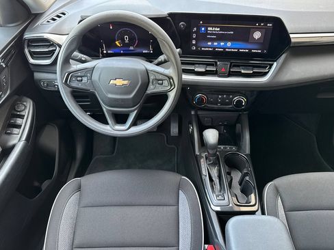 Used 2025 Chevrolet TrailBlazer LT w/ Driver Confidence Package FWD image 17