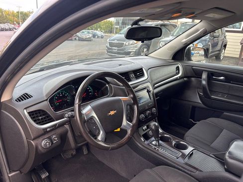 Used 2017 Chevrolet Traverse LT image 12