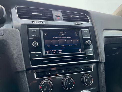 Used 2019 Volkswagen Golf S AWD/4WD image 47