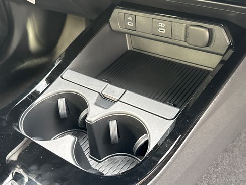 New 2027 Toyota Prius XLE FWD image 17
