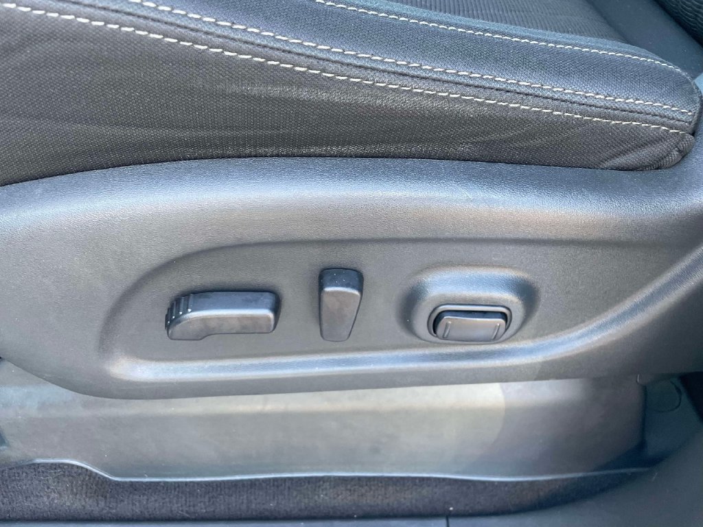 Used 2018 Nissan Titan SV w/ SV Convenience Package AWD/4WD image 21