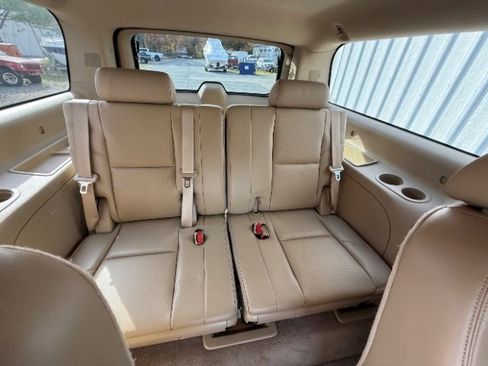Used 2010 Chevrolet Suburban LTZ image 9