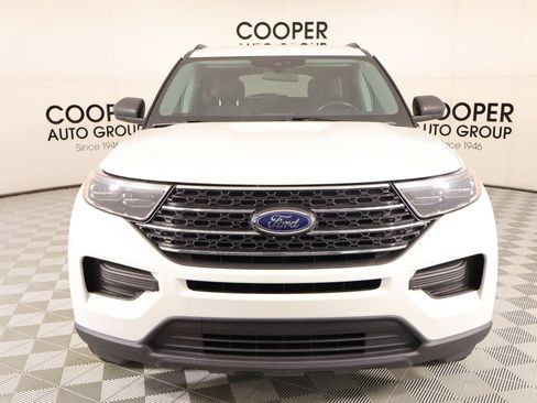 Used 2023 Ford Explorer XLT AWD/4WD image 9