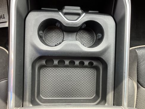 Used 2022 RAM 1500 Laramie AWD/4WD image 25