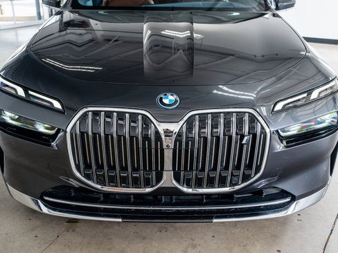 Used 2024 BMW i7 xDrive60 image 15