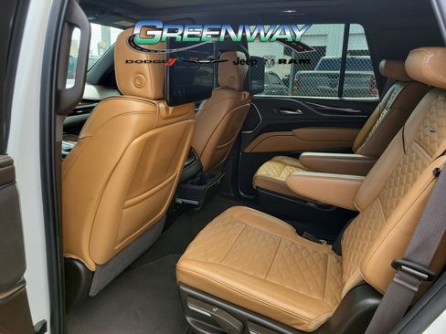 Used 2023 Cadillac Escalade Sport w/ LPO, ONYX Package image 16