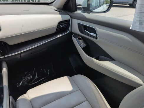 Used 2021 Nissan Rogue SL FWD image 18