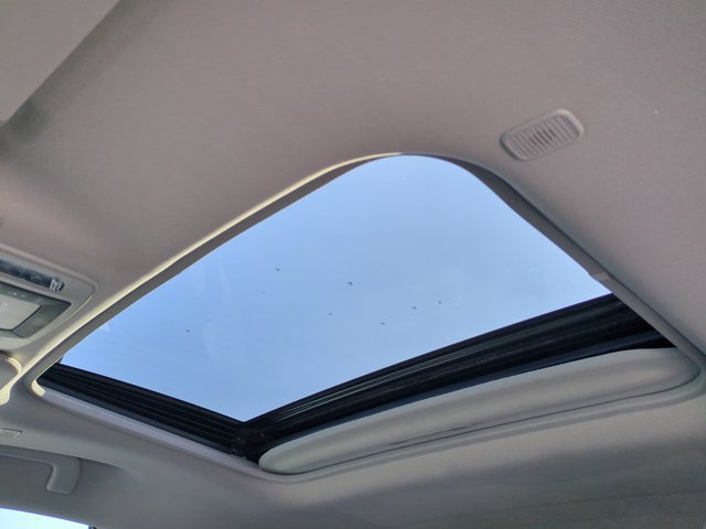 Used 2025 Toyota Sienna XLE FWD image 19