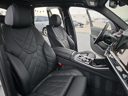 Used 2025 BMW X5 sDrive40i w/ Premium Package image 10