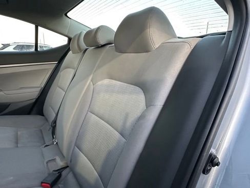 Used 2017 Hyundai Elantra SE image 29