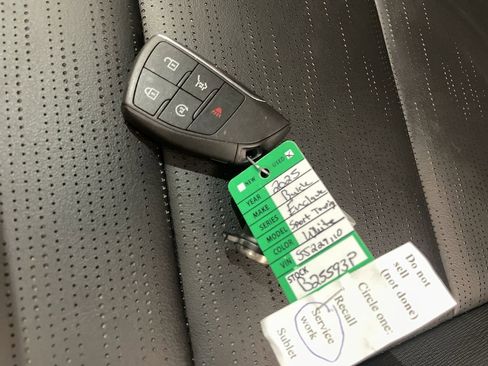 Used 2025 Buick Enclave Sport Touring image 31