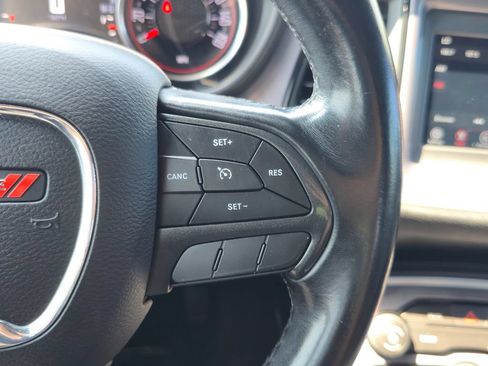 Used 2019 Dodge Challenger SXT RWD image 21