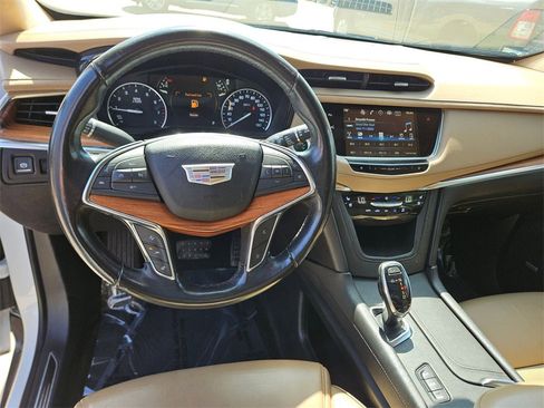 Used 2019 Cadillac XT5 Platinum image 18