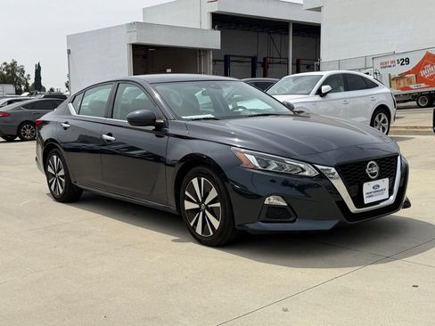 Used 2022 Nissan Altima 2.5 SV FWD image 5