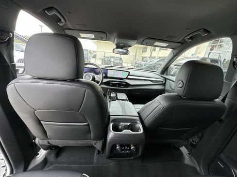 Certified 2025 Buick Enclave Preferred FWD image 31
