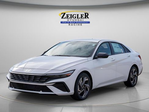 New 2025 Hyundai Elantra Sport FWD image 3
