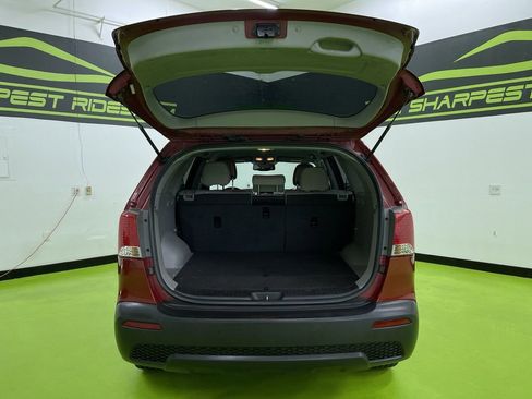 Used 2011 Kia Sorento LX w/ Convenience Pkg image 9
