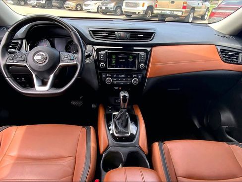 Used 2018 Nissan Rogue SL w/ Premium Package image 16