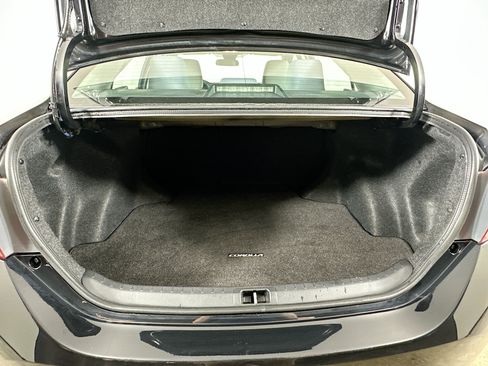 Used 2017 Toyota Corolla LE w/ Carpet Mat Package (TMS) FWD image 27