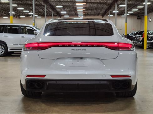 Used 2022 Porsche Panamera image 10