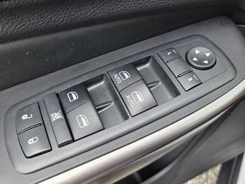 Used 2020 Jeep Cherokee Limited image 35