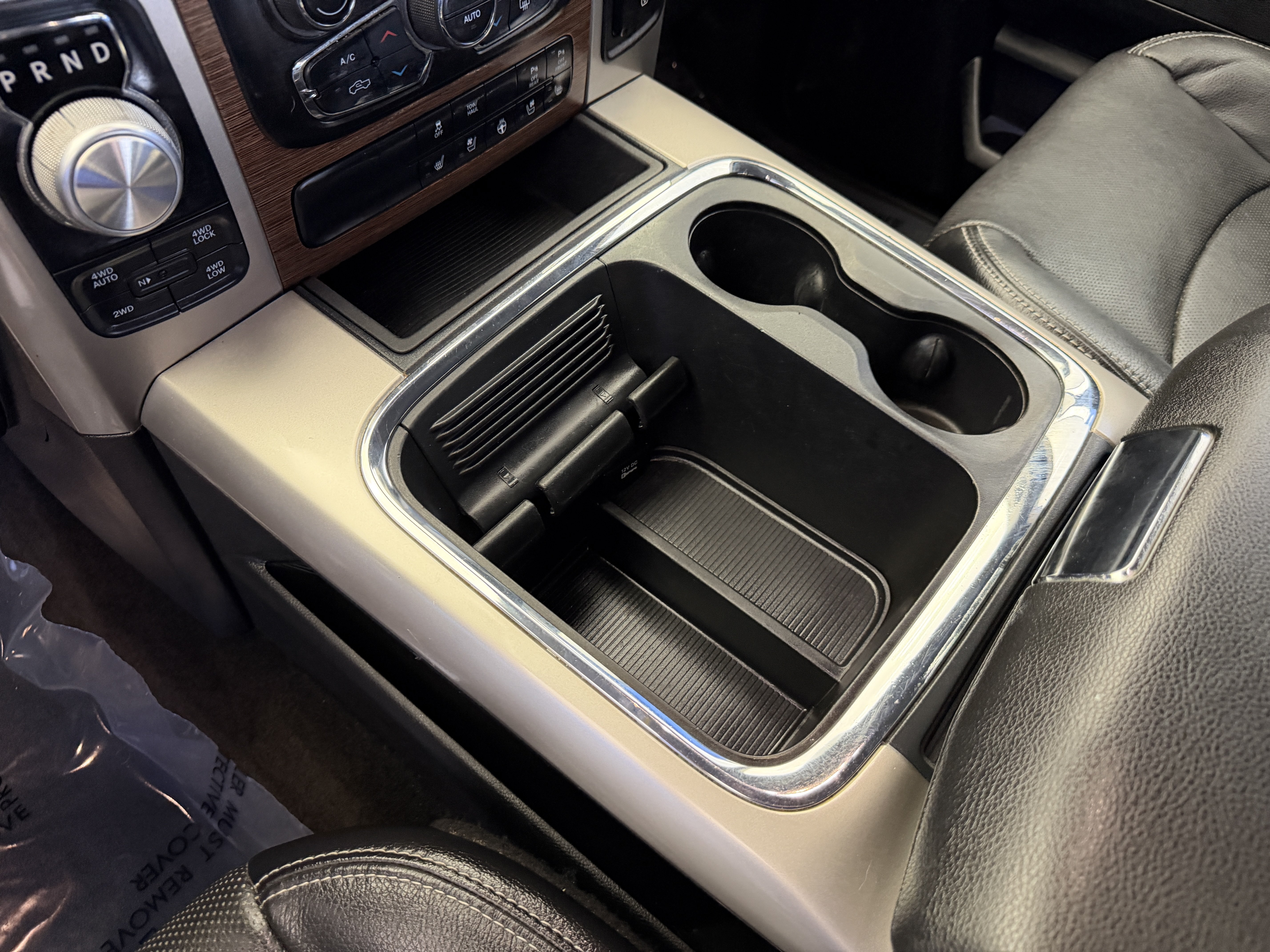 Used 2017 RAM 1500 Laramie w/ Convenience Group AWD/4WD image 24