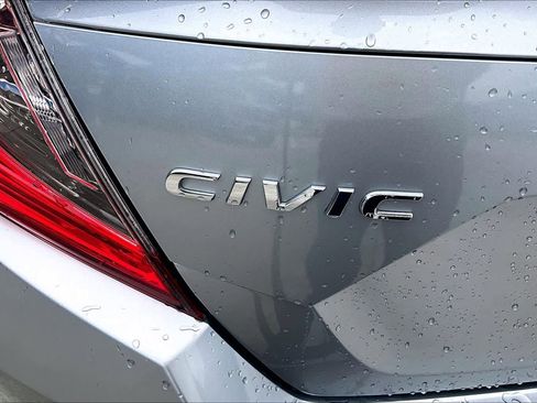 Used 2018 Honda Civic Touring image 10