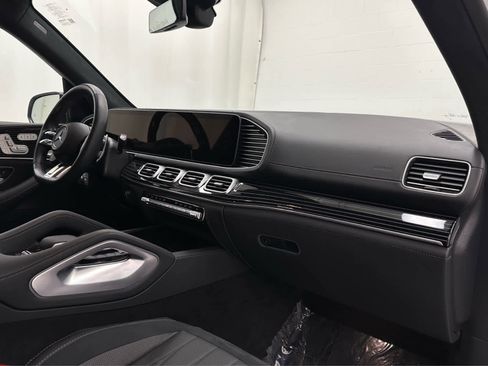 Used 2025 Mercedes-Benz GLS 63 AMG 4MATIC image 17