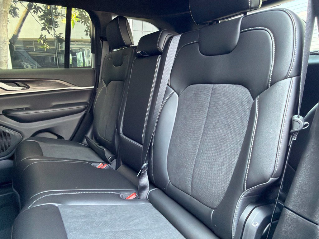 New 2026 Jeep Grand Cherokee Altitude AWD/4WD image 37