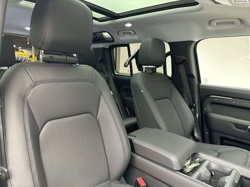 Used 2025 Land Rover Defender 110 S image 5