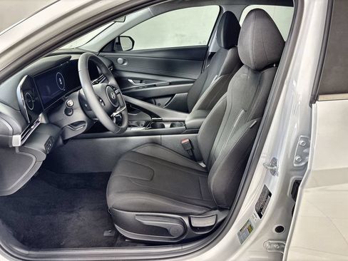 Certified 2025 Hyundai Elantra SEL FWD image 13