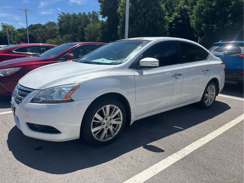 Used 2015 Nissan Sentra SL w/ SL Premium Package FWD image 2