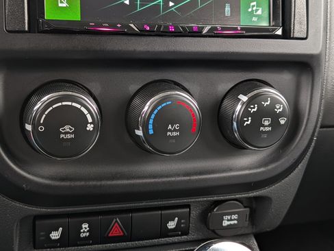 Used 2014 Jeep Patriot Latitude AWD/4WD image 23