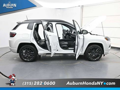 Used 2022 Jeep Compass High Altitude AWD/4WD image 40