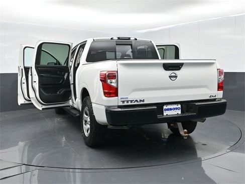 Used 2018 Nissan Titan S image 64