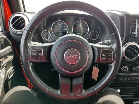 Used 2015 Jeep Wrangler Unlimited Rubicon w/ Connectivity Group AWD/4WD image 6