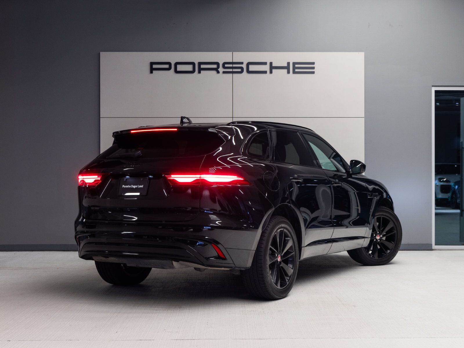 Used 2023 Jaguar F-PACE S AWD/4WD image 7
