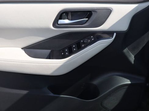 Certified 2025 Nissan Rogue SV AWD/4WD image 19
