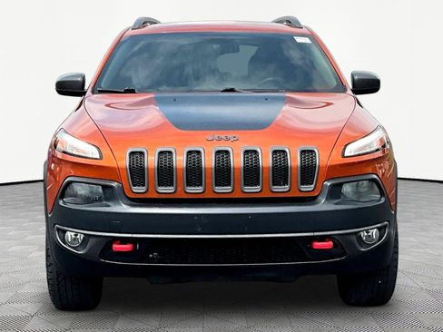 Used 2016 Jeep Cherokee Trailhawk w/ Comfort/Convenience Group AWD/4WD image 2