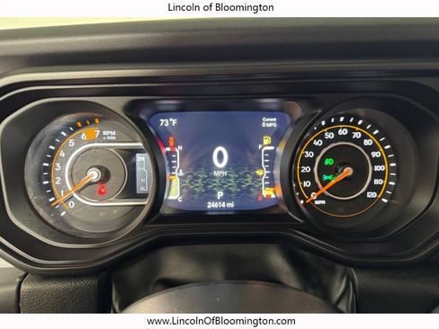 Used 2025 Jeep Wrangler Unlimited Sahara AWD/4WD image 17