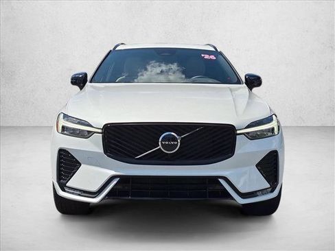Used 2026 Volvo XC60 B5 Core AWD/4WD image 2
