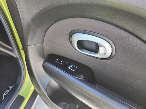 Used 2017 Kia Soul FWD image 29