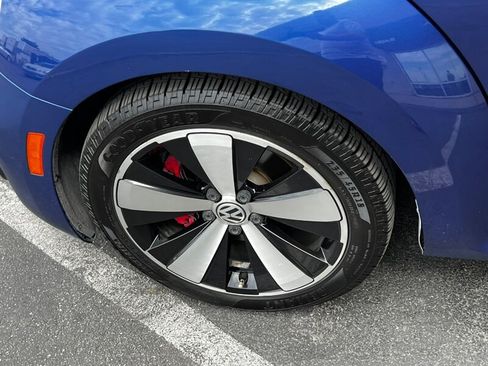 Used 2014 Volkswagen Beetle R-Line FWD image 15