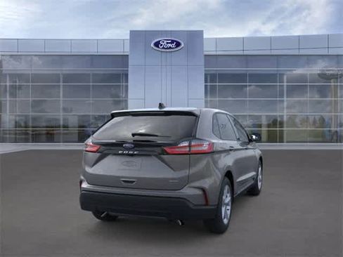 New 2024 Ford Edge SE image 8